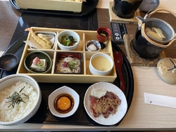 ランチに松花堂...