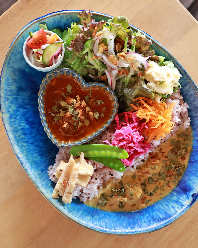 遊水地を空から見たら貯水池がハートだったよカレー(サラダ、ドリンク付) 1,600円
