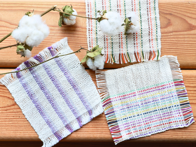 色合いや目の細かさによってひとつずつ違う、自分だけのオリジナルコースターが完成! 色合いや目の細かさによってひとつずつ違う、自分だけのオリジナルコースターが完成!