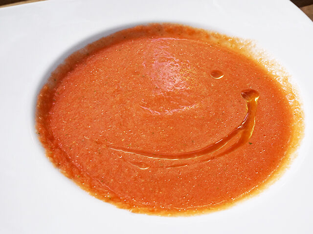 スペインの飲むサラダ★農園トマトの冷製スープ