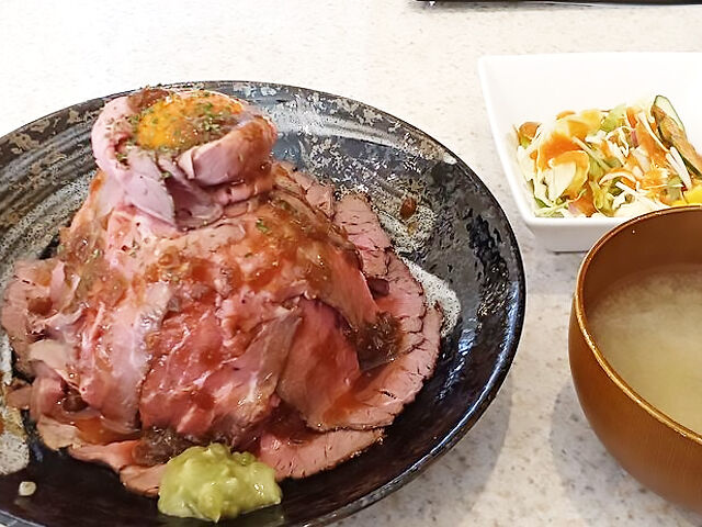 【栃木市】肉汁があふれるローストビーフ丼で大満足ランチ！（洋食厨房 匠亭）