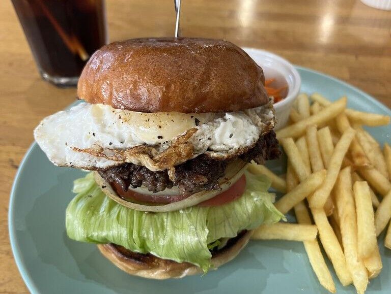 【那珂川町】かぶりつく幸せ♪迫力ある絶品グルメバーガー（ Lighten up and Switch 136）