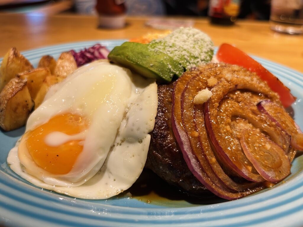 【宇都宮市】ハワイを楽しむ、たっぷりロコモコ＆バーガー（コナズ珈琲 宇都宮店）