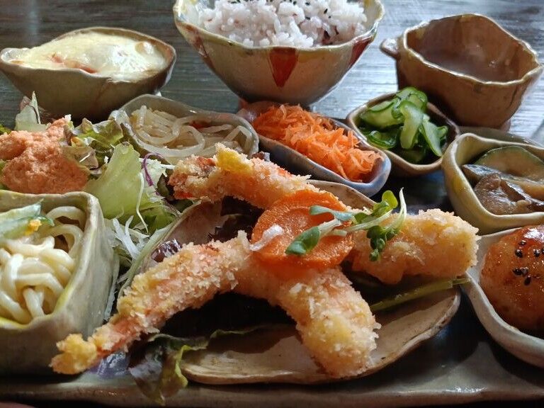 【鹿沼市】サクっぷり♪海老フライと野菜たっぷり小鉢膳（蛍のふくろ）