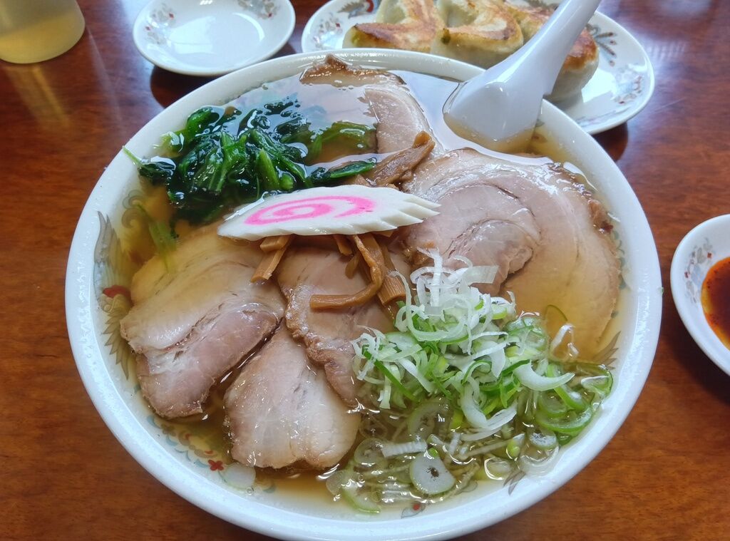 【佐野市】手揉みちぢれ麺が絶品！器からこぼれそうな一杯♪（池田屋）