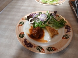 石窯がお店の外...