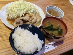 平日の夜にご飯...