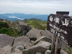 日光白根山を歩...