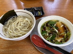 平日の13時近...