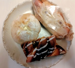 店内には焼きた...