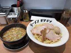 お昼にラーメン...