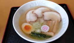 お昼の時間に伺...