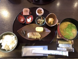 宿泊での朝食利...