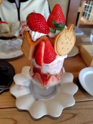 季節のパフェを...