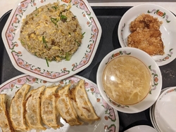 夕飯に家族で行...
