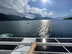 夏場の遊覧船は...