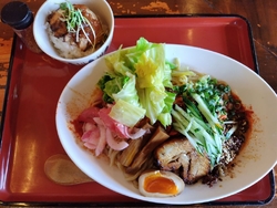 冷やし担々麺を...