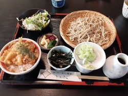 家族でお昼ごは...