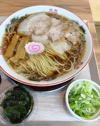 醤油ラーメン中...