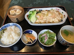 平日の昼どきに...