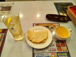 LUNCHを食...