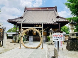 街の中にある素...