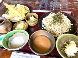 板室温泉では評...