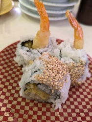 家族で夕食を食...