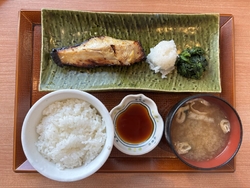 夕食を食べに行...