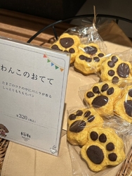 ホテルロビーに...