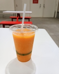 フードコートで...