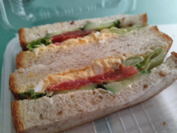 いつも菓子パン...