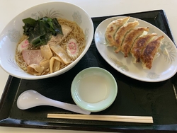 平日の昼どきに...