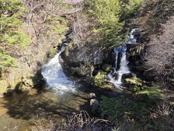 竜頭の滝は、滝...
