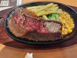 ステーキをミデ...