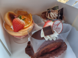 手土産のケーキ...