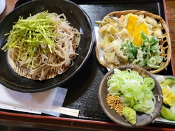霧降高原から川...