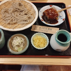 駐車場でスタン...