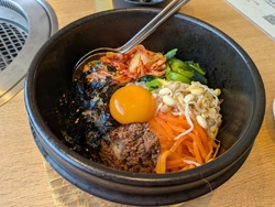 石焼ビビンバと...