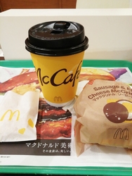 朝マックを食べ...
