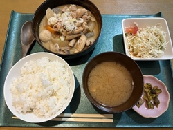 夕食に18時過...