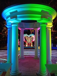 太陽の教会に行...