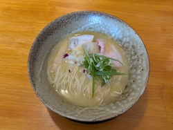 鶏白湯を食べた...