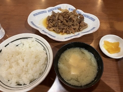 夕飯を食べに寄...