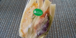 今日は惣菜パン...