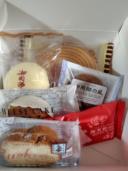 お菓子のお土産...