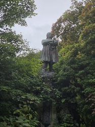 板垣退助の銅像...