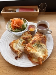 カウンター席に...
