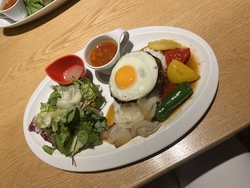 夜、予約をして...