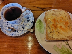 サクッと昼食を...